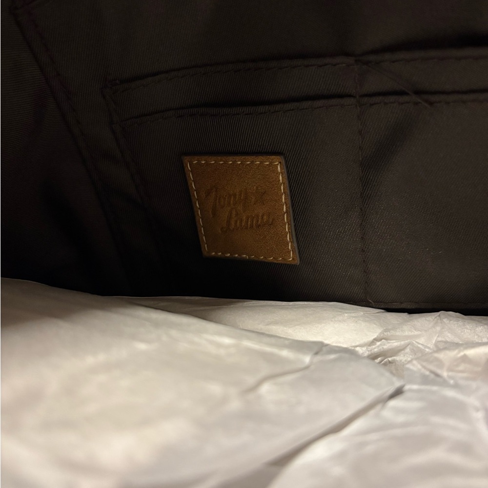 Elegant Tony Lama Brown Concealed Carry Leather Tote with Textured Stripes (NEW) - Picture 8 of 11